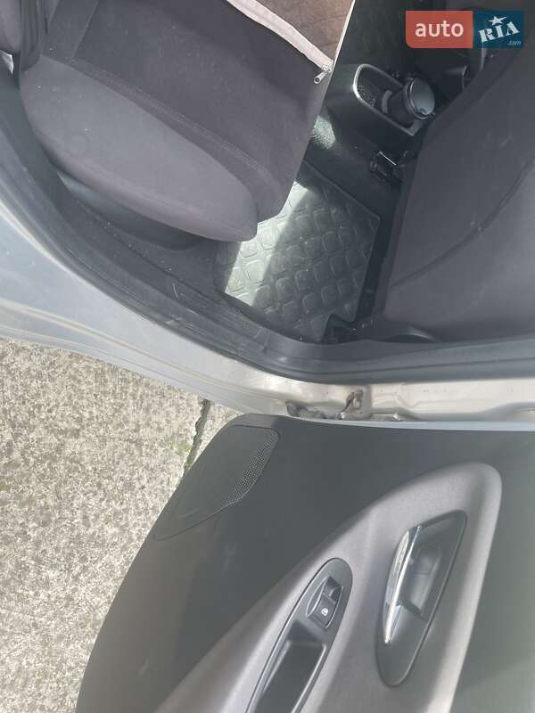 Хэтчбек Lancia Ypsilon 2012 в Ужгороде