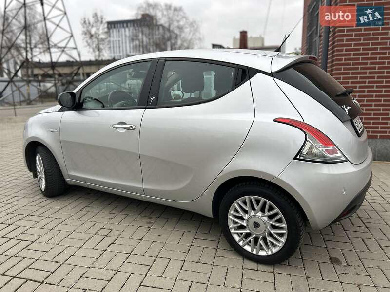 Хетчбек Lancia Ypsilon 2015 в Львові фото 10 Хетчбек Lancia Ypsilon 2015 в Львові