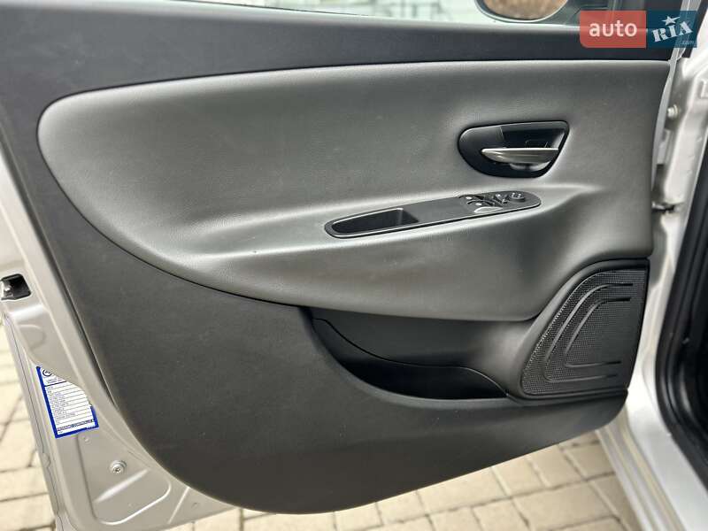 Хетчбек Lancia Ypsilon 2015 в Львові фото 15 Хетчбек Lancia Ypsilon 2015 в Львові