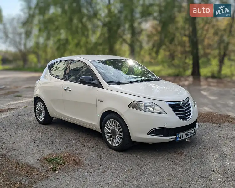 Lancia Ypsilon 2013