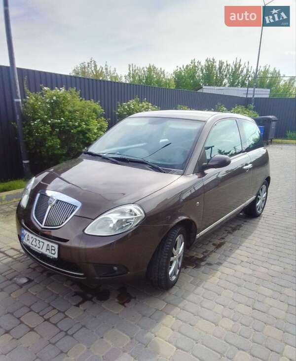 Хэтчбек Lancia Ypsilon 2009 в Киеве