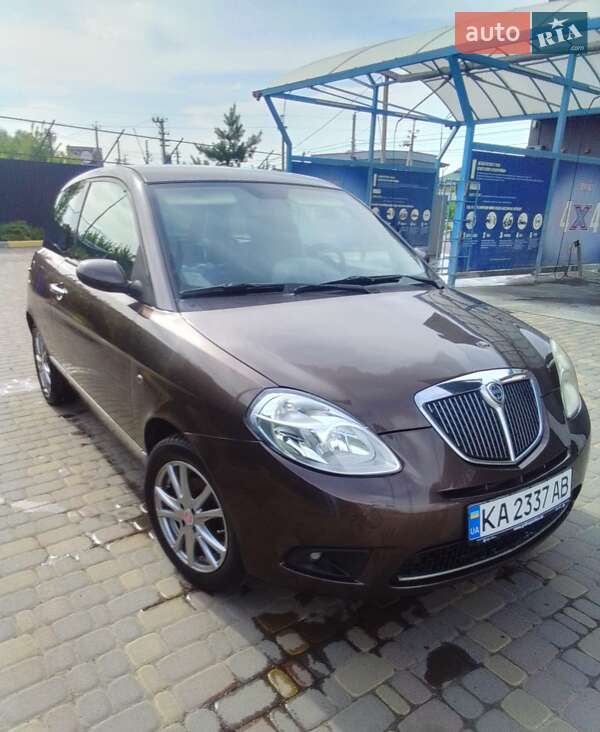 Хэтчбек Lancia Ypsilon 2009 в Киеве