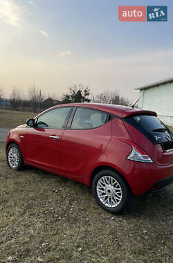 Хетчбек Lancia Ypsilon 2013 в 