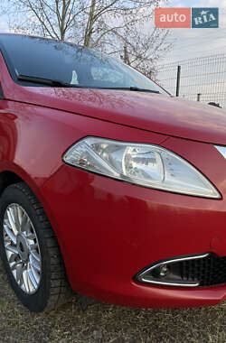 Хетчбек Lancia Ypsilon 2013 в 
