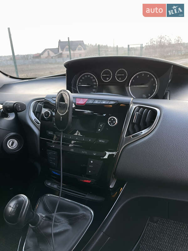 Хэтчбек Lancia Ypsilon 2013 в Ровно