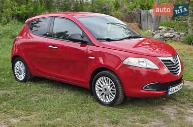 Хетчбек Lancia Ypsilon 2013 в 