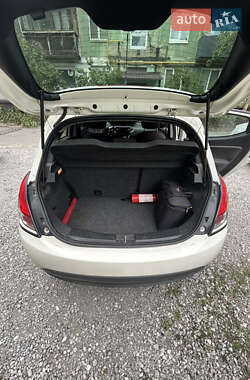 Хэтчбек Lancia Ypsilon 2012 в 