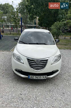 Хэтчбек Lancia Ypsilon 2012 в 