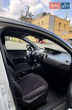 Хэтчбек Lancia Ypsilon 2012 в 