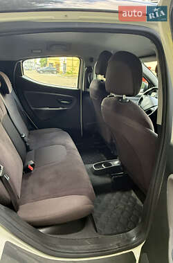 Хэтчбек Lancia Ypsilon 2012 в 