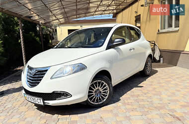 Хетчбек Lancia Ypsilon 2012 в 