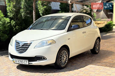 Хетчбек Lancia Ypsilon 2012 в 