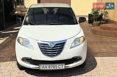 Хетчбек Lancia Ypsilon 2012 в 
