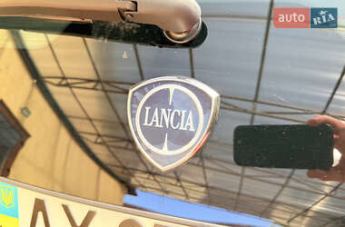 Хетчбек Lancia Ypsilon 2012 в 