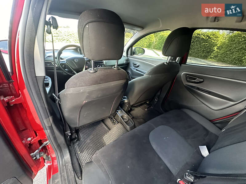 Хетчбек Lancia Ypsilon 2012 в Києві