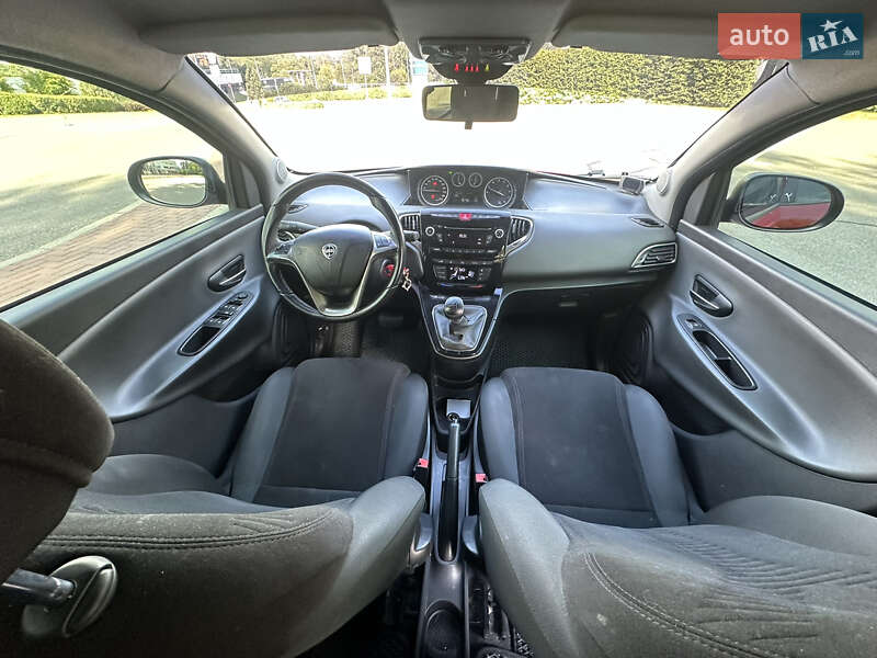 Хетчбек Lancia Ypsilon 2012 в Києві
