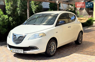 Хэтчбек Lancia Ypsilon 2012 в 