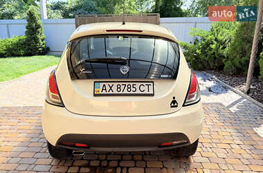Хэтчбек Lancia Ypsilon 2012 в 
