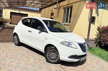 Хэтчбек Lancia Ypsilon 2012 в 