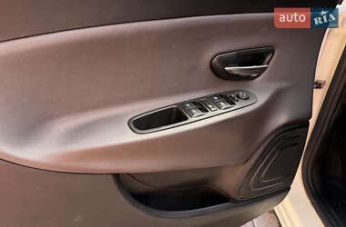 Хэтчбек Lancia Ypsilon 2012 в 