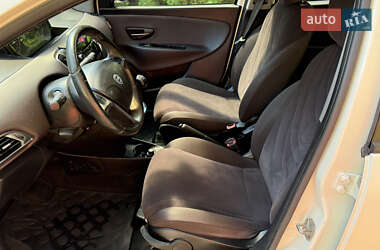 Хэтчбек Lancia Ypsilon 2012 в 