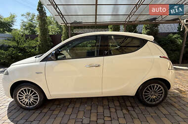 Хэтчбек Lancia Ypsilon 2012 в 