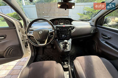 Хэтчбек Lancia Ypsilon 2012 в 