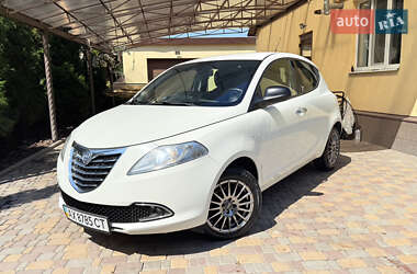 Хэтчбек Lancia Ypsilon 2012 в 