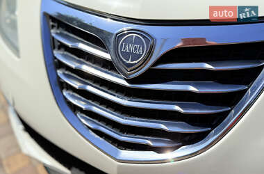 Хэтчбек Lancia Ypsilon 2012 в 