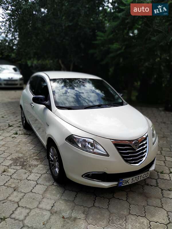 Хэтчбек Lancia Ypsilon 2012 в Ровно