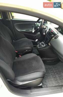 Хэтчбек Lancia Ypsilon 2012 в 
