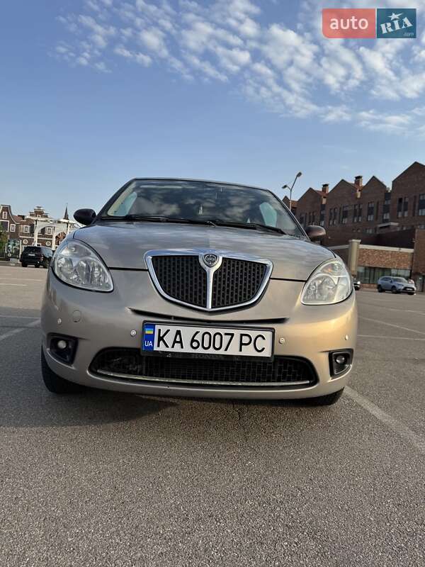 Хэтчбек Lancia Ypsilon 2008 в Обухове