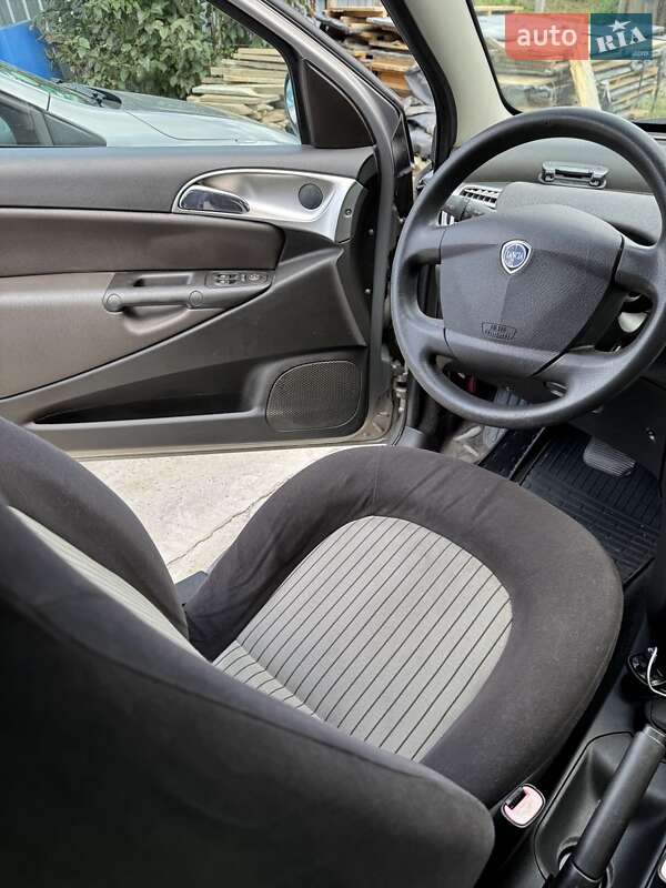 Хэтчбек Lancia Ypsilon 2008 в Обухове