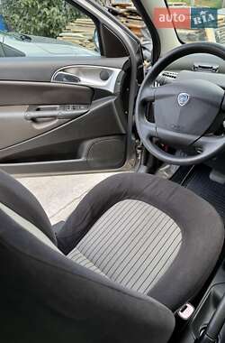 Хэтчбек Lancia Ypsilon 2008 в 