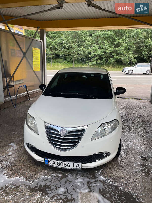 Lancia Ypsilon 2012