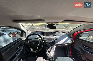 Хэтчбек Lancia Ypsilon 2012 в 