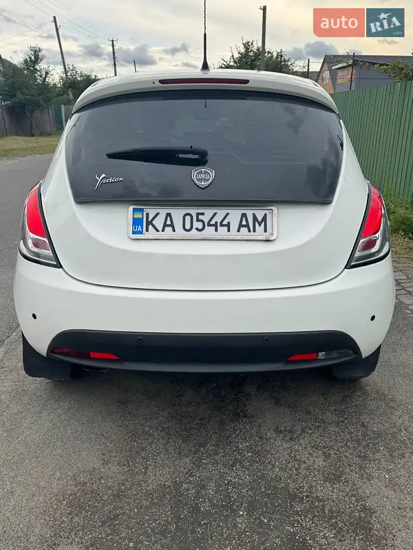Lancia Ypsilon
