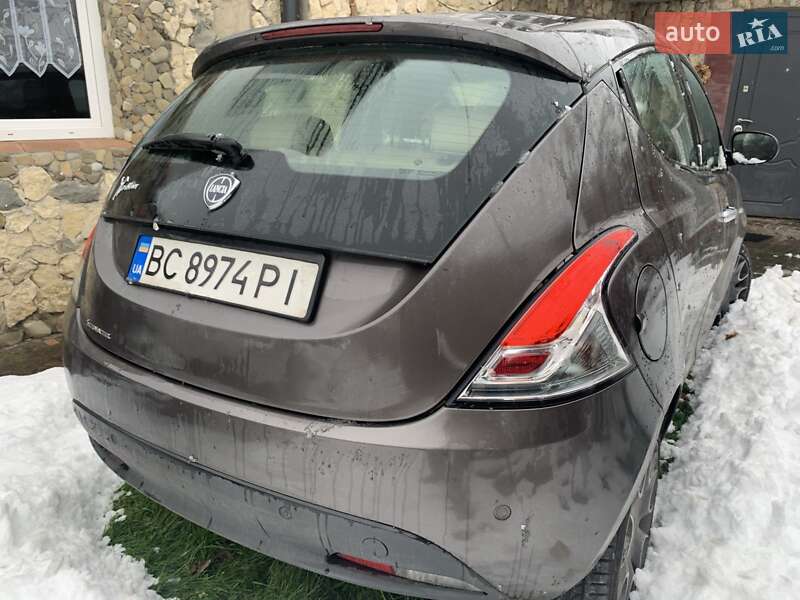 Хэтчбек Lancia Ypsilon 2012 в Львове
