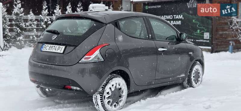 Хэтчбек Lancia Ypsilon 2012 в Дубно