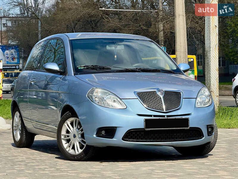 Хэтчбек Lancia Ypsilon 2008 в Раздельной