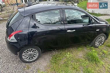 Хэтчбек Lancia Ypsilon 2012 в Черкассах
