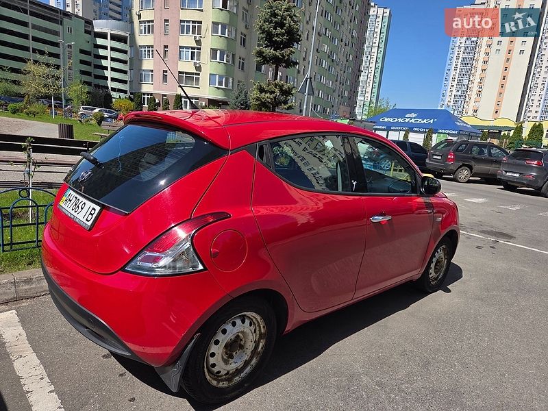 Хэтчбек Lancia Ypsilon 2012 в Киеве