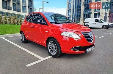 Хэтчбек Lancia Ypsilon 2012 в Киеве