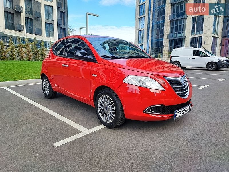 Хэтчбек Lancia Ypsilon 2012 в Киеве