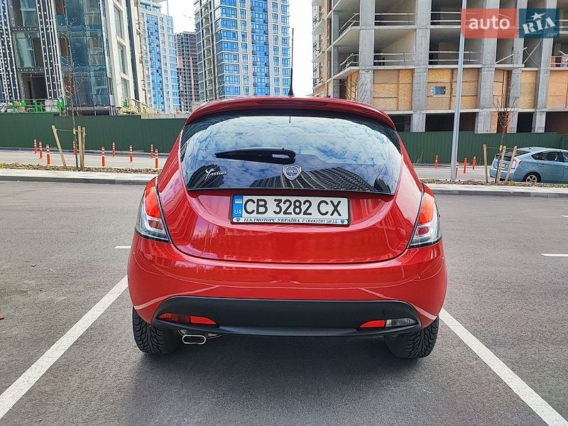 Хэтчбек Lancia Ypsilon 2012 в Киеве