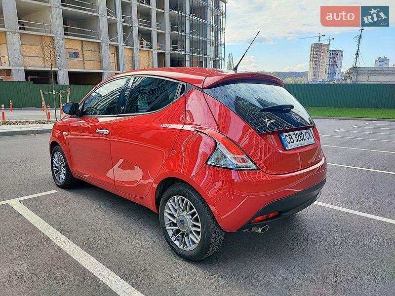Хэтчбек Lancia Ypsilon 2012 в Киеве