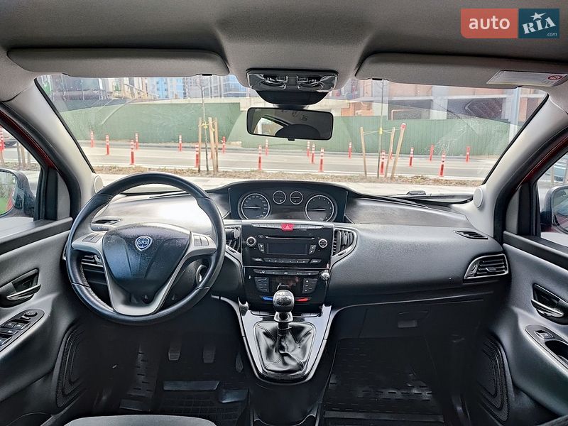 Хэтчбек Lancia Ypsilon 2012 в Киеве