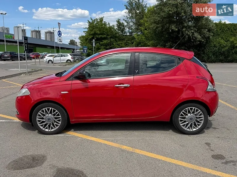 Lancia Ypsilon