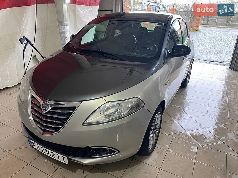 Lancia Ypsilon 2012