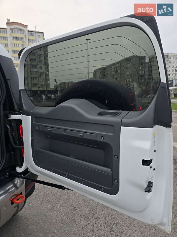 Позашляховик / Кросовер Land Rover Defender 2022 в Івано-Франківську